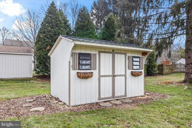 909 LINDSAY LN, Lancaster, PA 17601