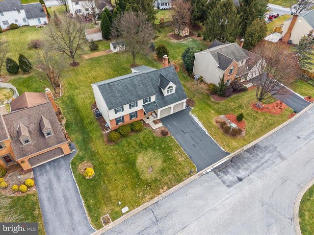 909 LINDSAY LN, Lancaster, PA 17601
