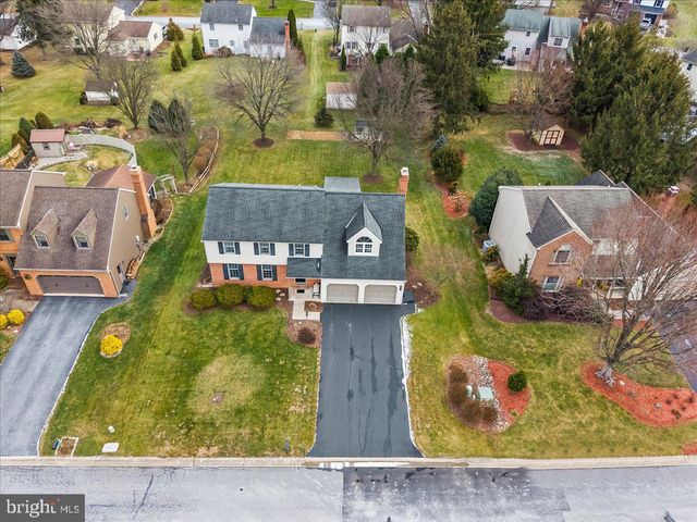 909 LINDSAY LN, Lancaster, PA 17601