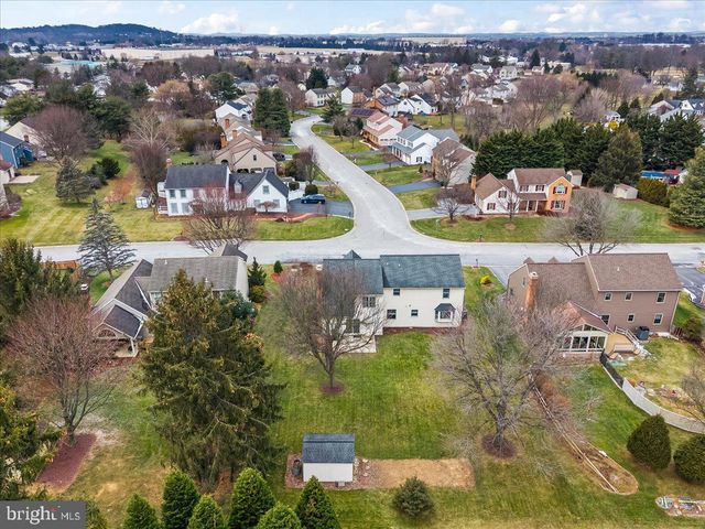 909 LINDSAY LN, Lancaster, PA 17601