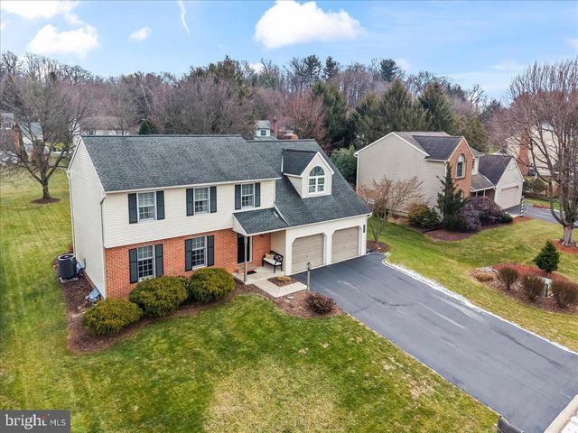 909 LINDSAY LN, Lancaster, PA 17601