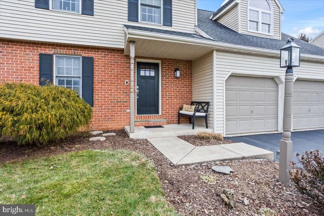 909 LINDSAY LN, Lancaster, PA 17601