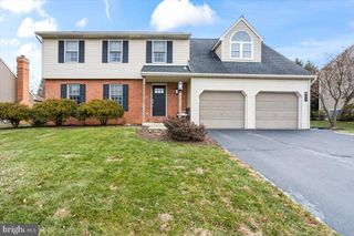 909 LINDSAY LN, Lancaster, PA 17601