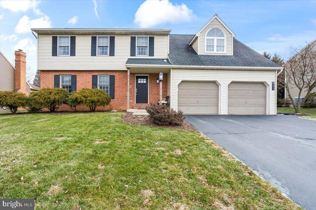 909 LINDSAY LN, Lancaster, PA 17601