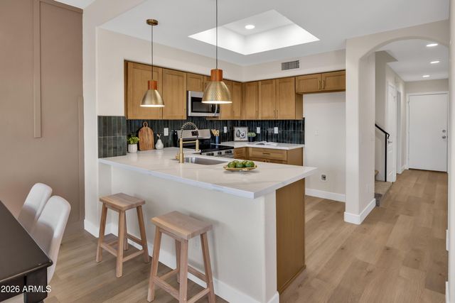 3573 W WHISPERING WIND Drive, Glendale, AZ 85310