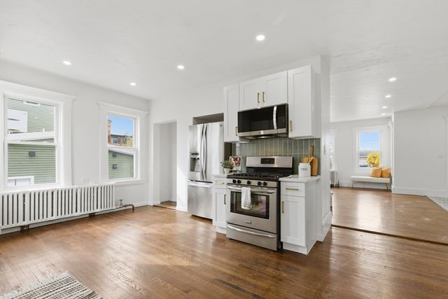 9 Robbins St, Waltham, MA 02453