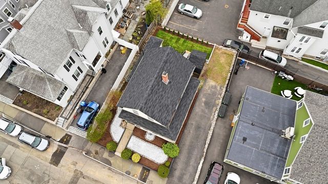 9 Robbins St, Waltham, MA 02453