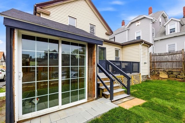 9 Robbins St, Waltham, MA 02453