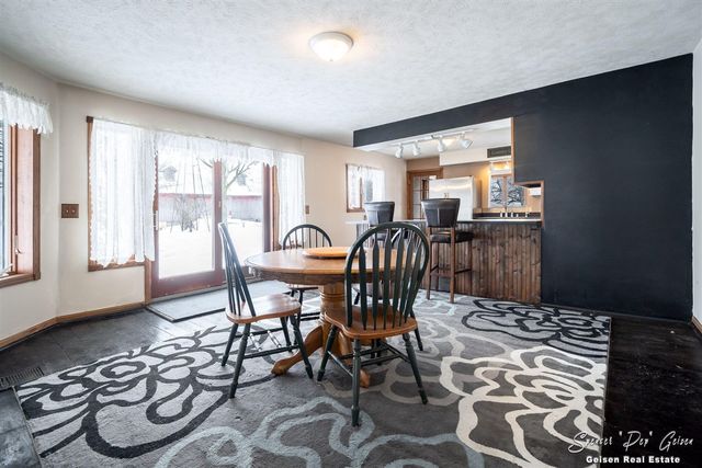 107 N Hawley Highway, Saranac, MI 48881