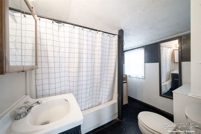 107 N Hawley Highway, Saranac, MI 48881