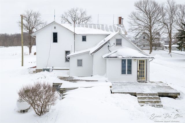 107 N Hawley Highway, Saranac, MI 48881