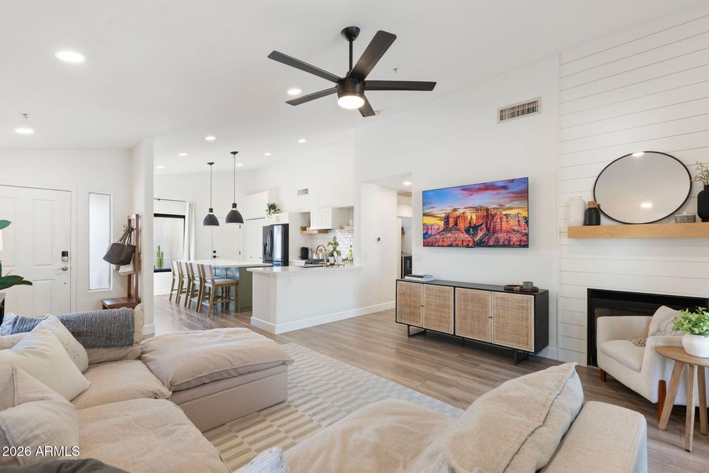 Image 13 of property listing at 10272 E MALLOW Circle, Scottsdale, AZ 85255