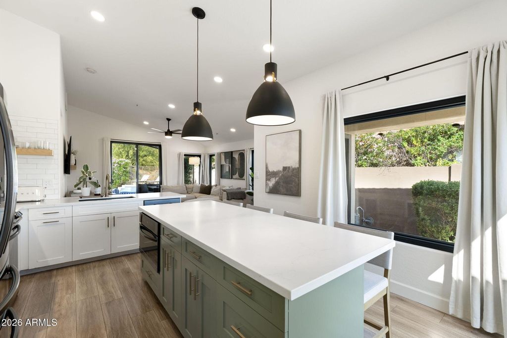 Image 9 of property listing at 10272 E MALLOW Circle, Scottsdale, AZ 85255