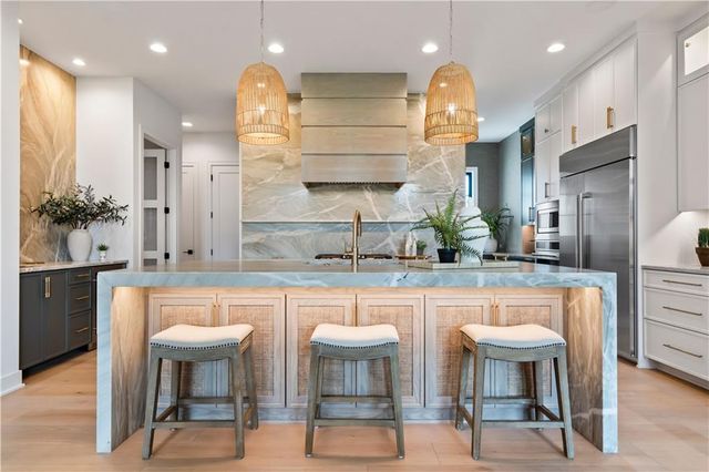 4506 W 136th Terrace, Leawood, KS 66224