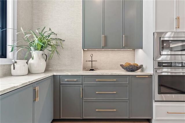 4506 W 136th Terrace, Leawood, KS 66224