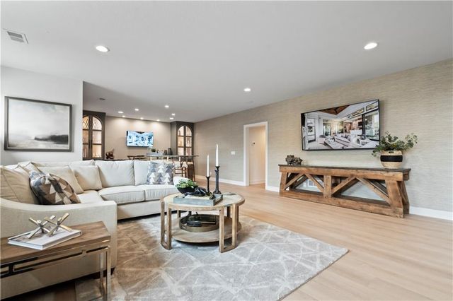 4506 W 136th Terrace, Leawood, KS 66224