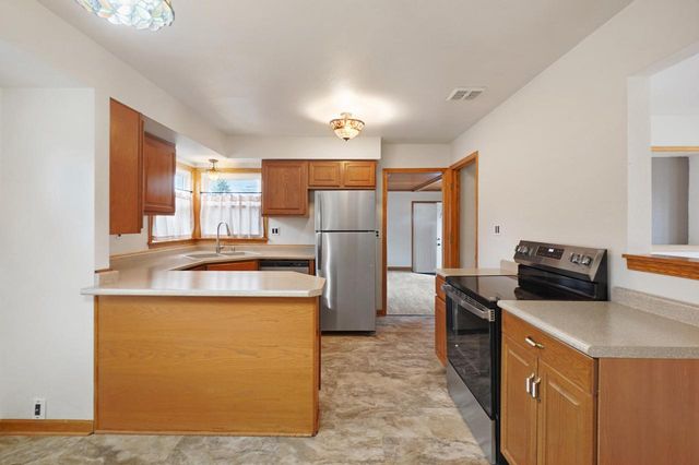 5875 S Quality AVENUE, Cudahy, WI 53110