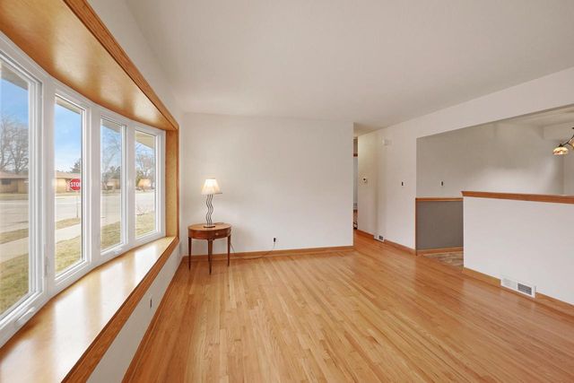 5875 S Quality AVENUE, Cudahy, WI 53110