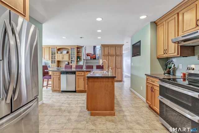 5 Charlton Street, Stratford, CT 06614