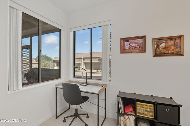 472 W Knotwood Street, Green Valley, AZ 85614