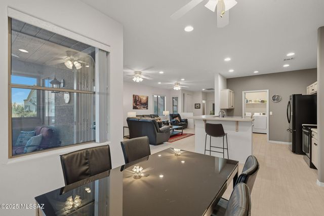 472 W Knotwood Street, Green Valley, AZ 85614