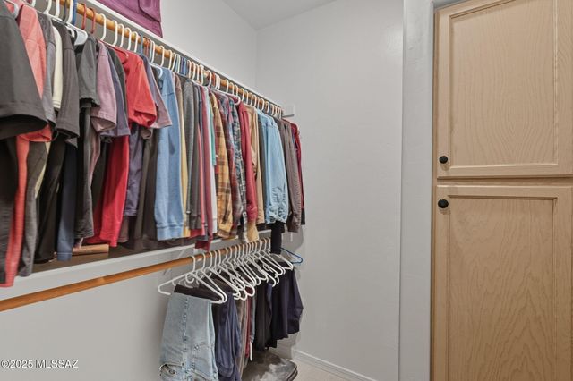 472 W Knotwood Street, Green Valley, AZ 85614