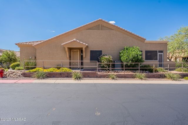 472 W Knotwood Street, Green Valley, AZ 85614