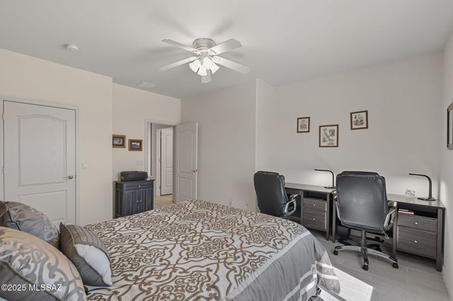 472 W Knotwood Street, Green Valley, AZ 85614