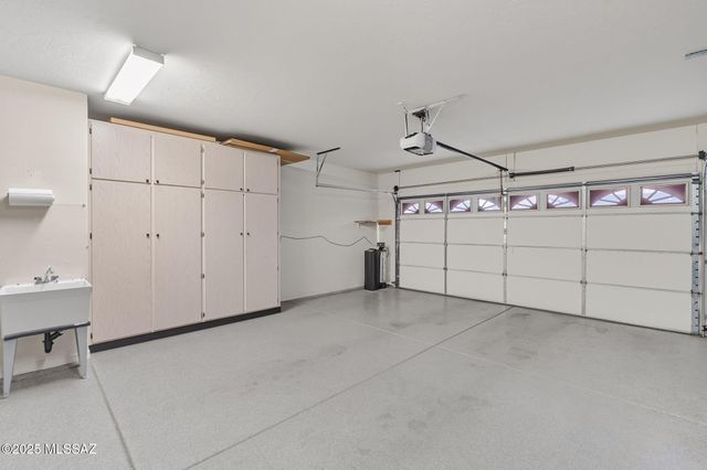 472 W Knotwood Street, Green Valley, AZ 85614