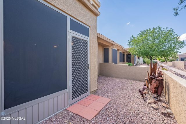472 W Knotwood Street, Green Valley, AZ 85614