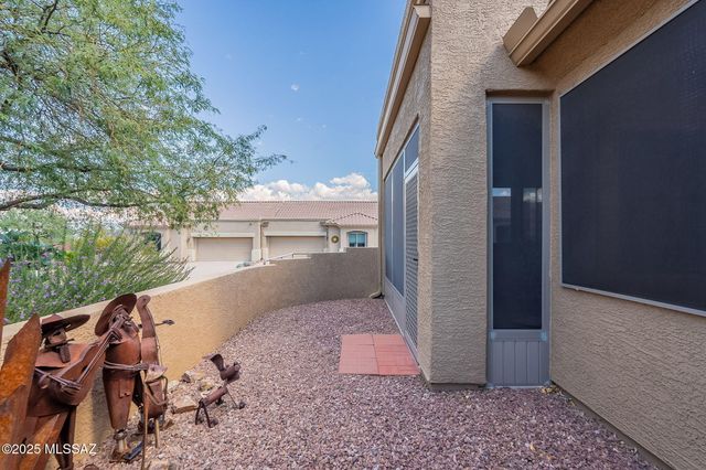 472 W Knotwood Street, Green Valley, AZ 85614
