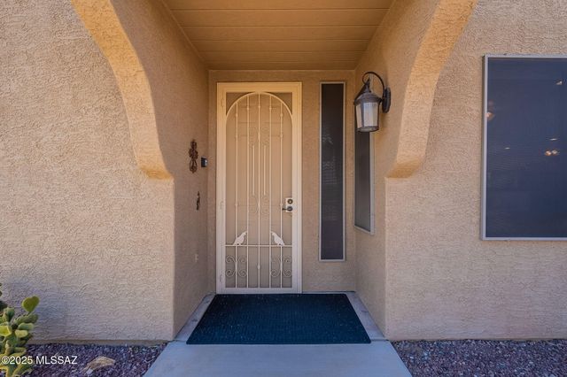 472 W Knotwood Street, Green Valley, AZ 85614
