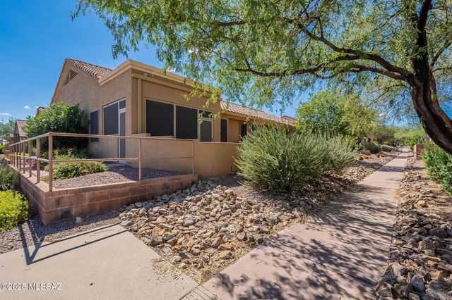 472 W Knotwood Street, Green Valley, AZ 85614