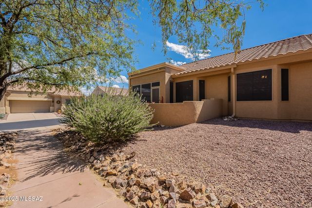 472 W Knotwood Street, Green Valley, AZ 85614