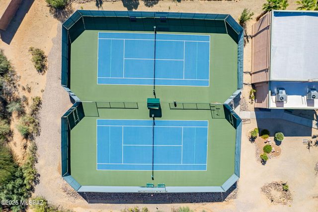 472 W Knotwood Street, Green Valley, AZ 85614