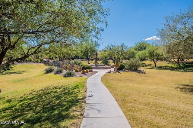 472 W Knotwood Street, Green Valley, AZ 85614