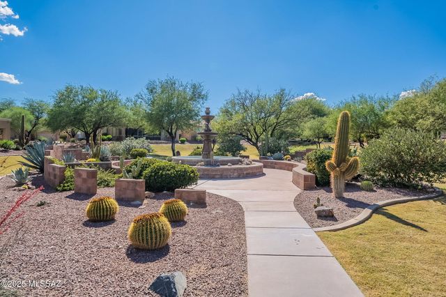 472 W Knotwood Street, Green Valley, AZ 85614