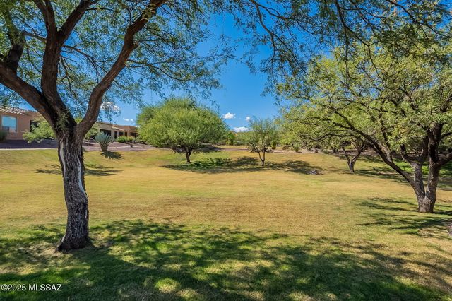 472 W Knotwood Street, Green Valley, AZ 85614