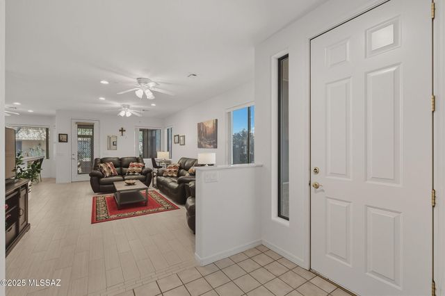 472 W Knotwood Street, Green Valley, AZ 85614