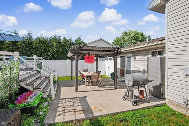 3300 Meanderwood Drive, Canfield, OH 44406