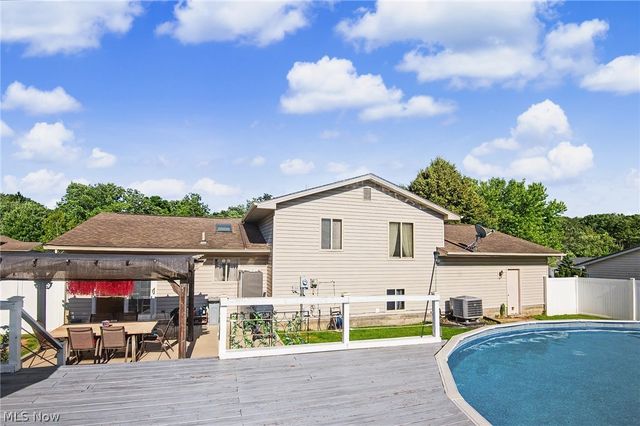 3300 Meanderwood Drive, Canfield, OH 44406