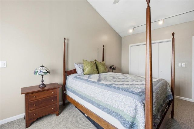 5 Tsienneto Rd Unit 75, Derry, NH 03038