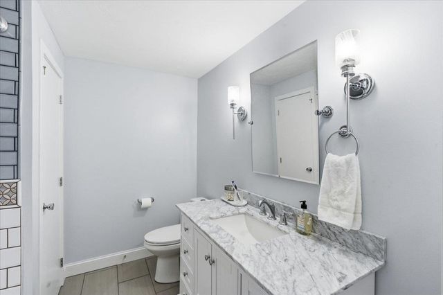 5 Tsienneto Rd Unit 75, Derry, NH 03038