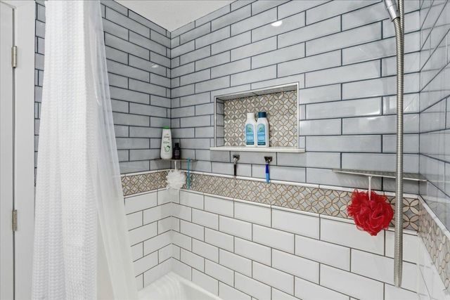 5 Tsienneto Rd Unit 75, Derry, NH 03038
