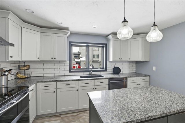 5 Tsienneto Rd Unit 75, Derry, NH 03038