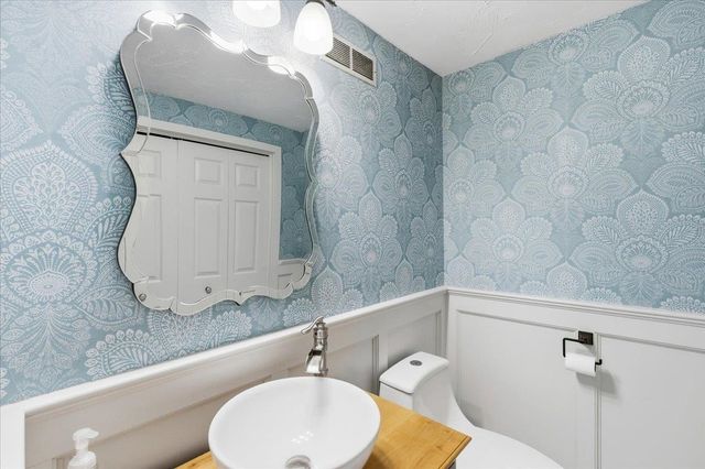 5 Tsienneto Rd Unit 75, Derry, NH 03038