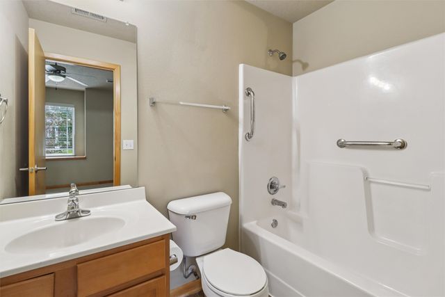 2321 Hart Avenue 2, Des Moines, IA 50320