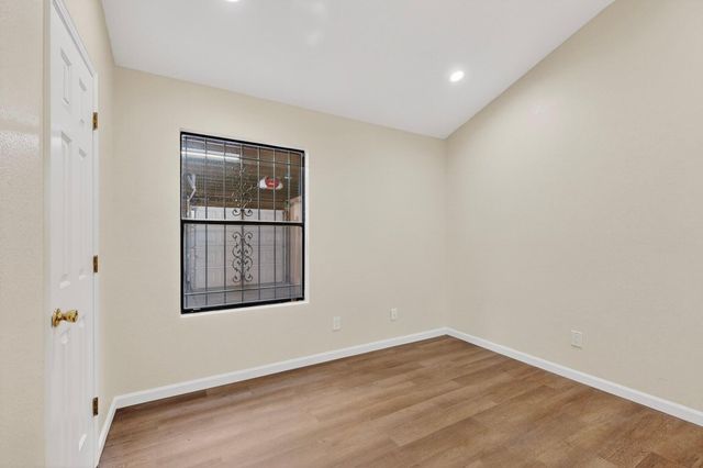 4004 67th Street NW, Albuquerque, NM 87120