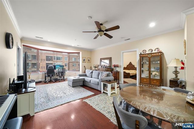 22 E Ave At Port Imperial Avenue 428, West New York, NJ 07093