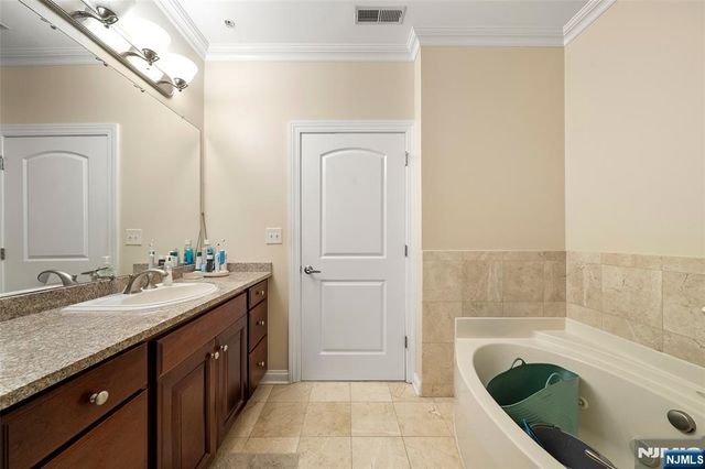 22 E Ave At Port Imperial Avenue 428, West New York, NJ 07093